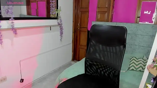 Snapshot of Aysha_winxs chatting on June 6, 3:23 am Aysha winxs online show from June 6, 3:23 am