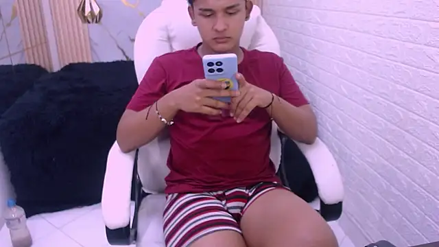 Snapshot of velvet_o chatting on February 28, 4:23 am velvet o online show from February 28, 4:23 am