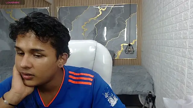 Snapshot of velvet_o chatting on March 2, 4:13 am velvet o online show from March 2, 4:13 am