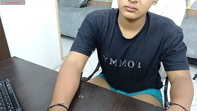 Snapshot of velvet_o chatting on February 25, 3:40 am velvet o online show from February 25, 3:40 am