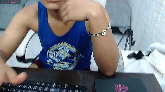 Snapshot of velvet_o chatting on February 26, 4:12 am velvet o online show from February 26, 4:12 am