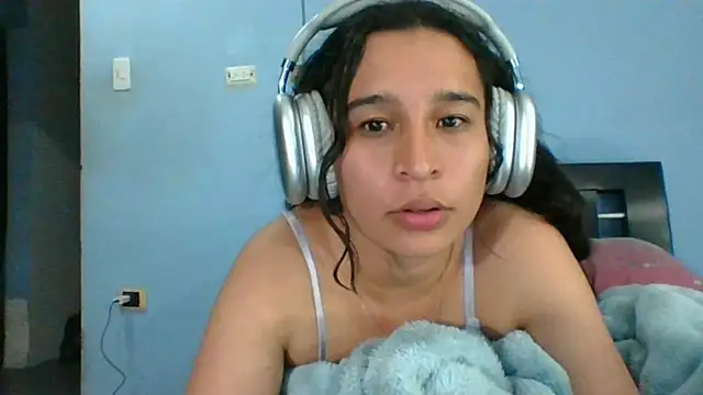 scarlettscottx  online show from July 18, 12:19 am