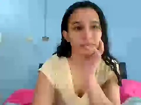 Snapshot of scarlettscottx_ chatting on May 2, 6:46 pm scarlettscottx online show from May 2, 6:46 pm