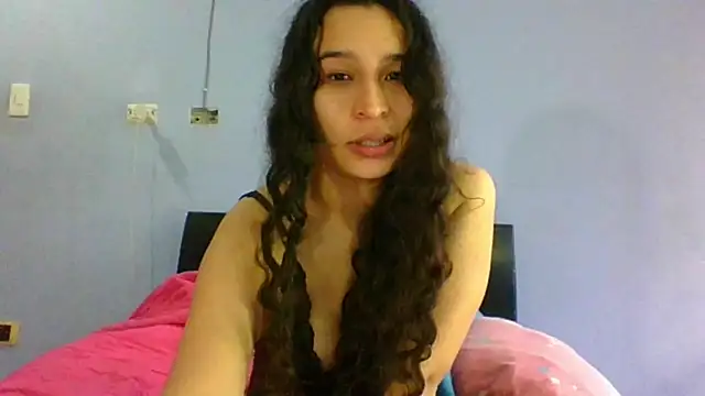 Snapshot of scarlettscottx_ chatting on May 4, 8:33 pm scarlettscottx online show from May 4, 8:33 pm