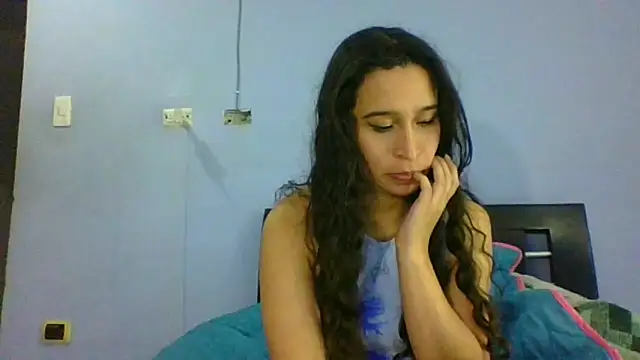 Snapshot of scarlettscottx_ chatting on May 12, 1:13 am scarlettscottx online show from May 12, 1:13 am