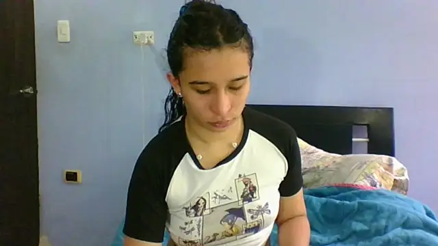 Snapshot of scarlettscottx_ chatting on June 2, 4:40 pm scarlettscottx online show from June 2, 4:40 pm