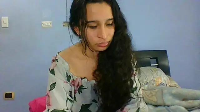 Snapshot of scarlettscottx_ chatting on May 14, 2:52 am scarlettscottx online show from May 14, 2:52 am