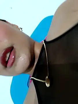 Snapshot of Andrea-hoot chatting on March 3, 4:52 am Andrea-hoot online show from March 3, 4:52 am