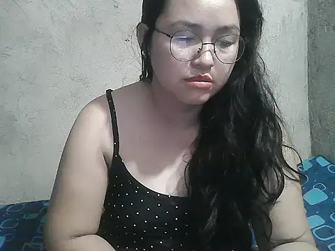 wildchinita00 online show from May 14, 8:28 pm