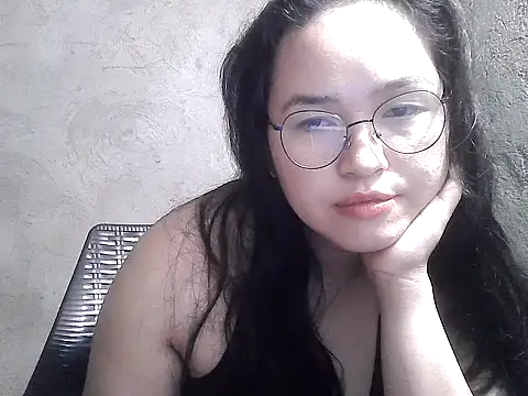 wildchinita00 online show from June 6, 10:26 pm