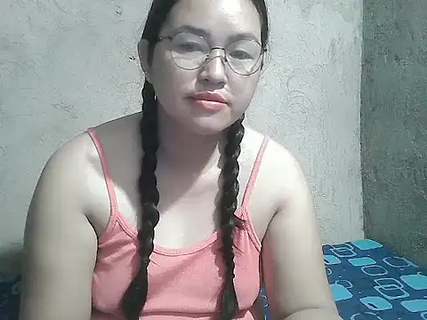 wildchinita00 online show from June 1, 9:25 pm