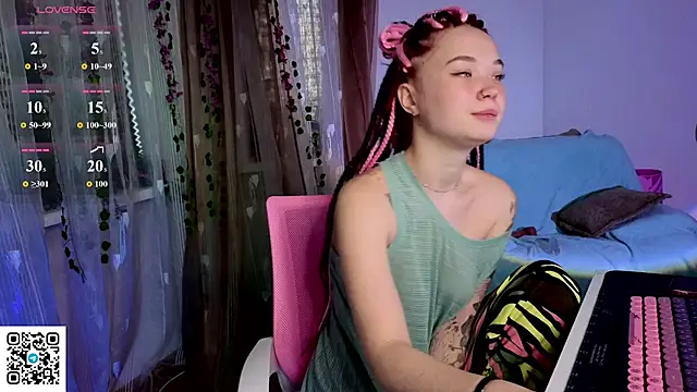 WendyCandy18 online show from May 3, 2:49 am