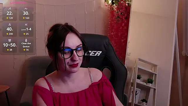 AlexaVitton online show from March 13, 8:30 am