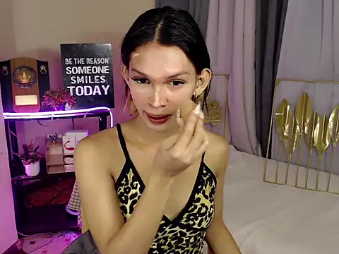 Snapshot of GoddessHugeCock chatting on February 20, 5:26 am GoddessHugeCock online show from February 20, 5:26 am