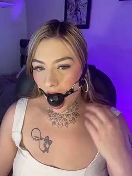 Snapshot of Eliee_Roth chatting on March 1, 3:39 am Eliee Roth online show from March 1, 3:39 am