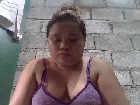 Snapshot of sweetlyn31 chatting on July 21, 4:25 am sweetlyn31 online show from July 21, 4:25 am