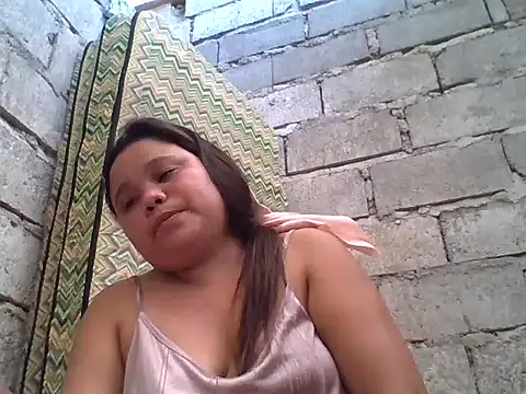 sweetlyn31 online show from April 15, 5:35 am