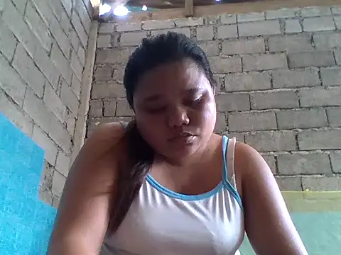 sweetlyn31 online show from May 19, 1:56 am
