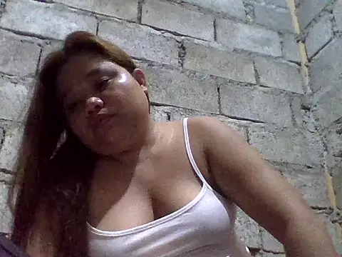 Snapshot of sweetlyn31 chatting on July 8, 8:15 am sweetlyn31 online show from July 8, 8:15 am