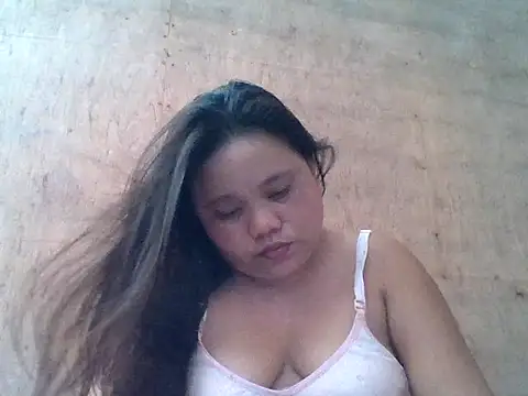 sweetlyn31 online show from April 14, 3:11 am