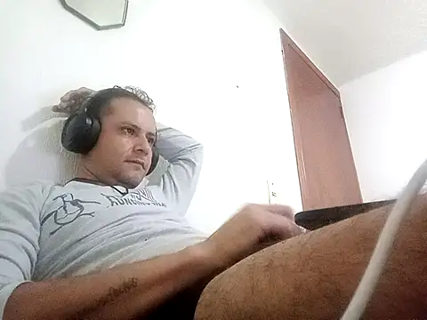 Snapshot of Lfervega chatting on February 19, 10:45 am Lfervega online show from February 19, 10:45 am