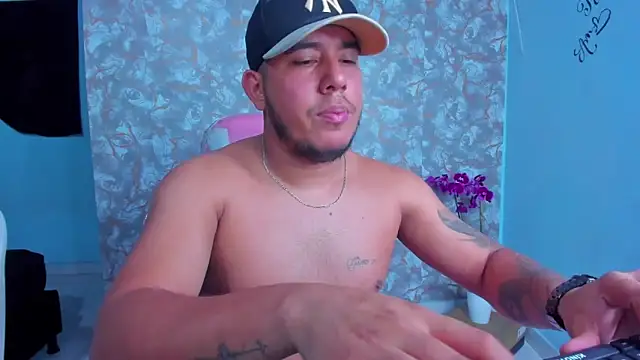 Snapshot of edgarsexxx chatting on February 24, 5:19 am edgarsexxx online show from February 24, 5:19 am