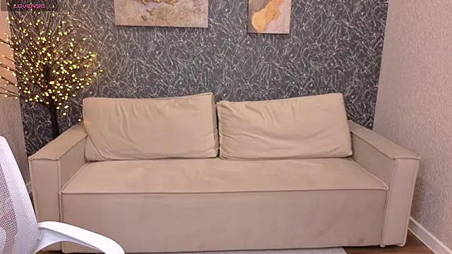 kitty-r0se online show from March 21, 8:30 am