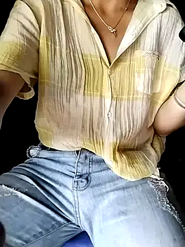 ngocbao11 online show from April 13, 1:42 am