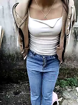 ngocbao11 online show from March 11, 1:10 am