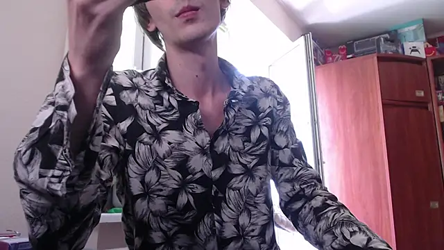 Snapshot of Samuel_Skywalker chatting on June 4, 9:03 am Samuel Skywalker online show from June 4, 9:03 am