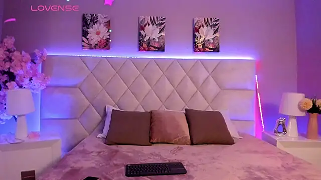 Bianca Monroe  online show from April 27, 8:18 pm