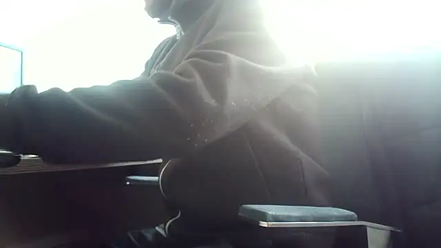 Snapshot of truble78 chatting on February 25, 8:03 am truble78 online show from February 25, 8:03 am