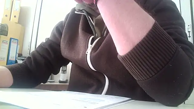 Snapshot of truble78 chatting on February 26, 8:03 am truble78 online show from February 26, 8:03 am