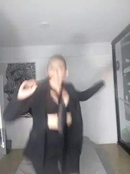 Snapshot of Mileepecas chatting on February 21, 3:30 am Mileepecas online show from February 21, 3:30 am