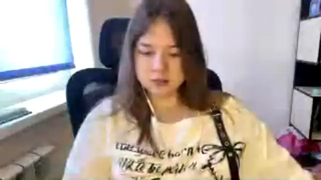 TomikoPfau online show from March 15, 7:59 am