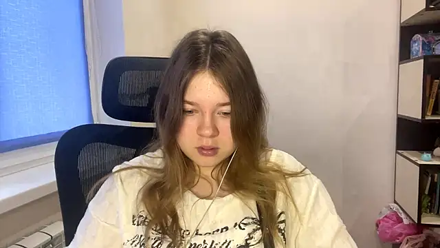 TomikoPfau online show from April 3, 3:13 am