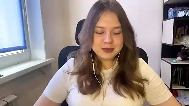 TomikoPfau online show from March 13, 7:46 am