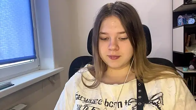 TomikoPfau online show from March 26, 3:27 am