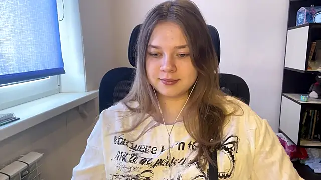 TomikoPfau online show from March 23, 7:41 am