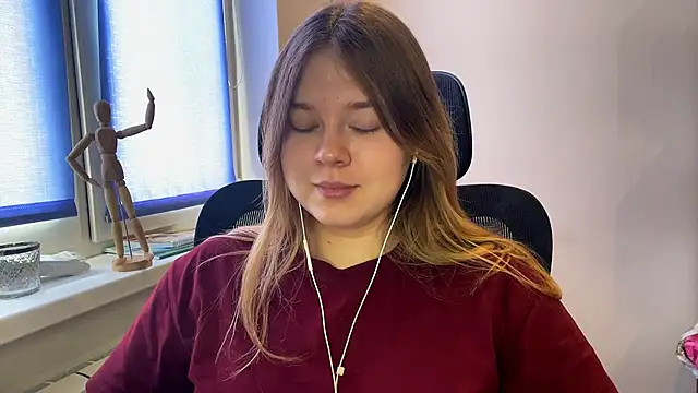 TomikoPfau online show from February 23, 9:10 am