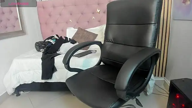 aria  monroe online show from March 8, 1:47 pm