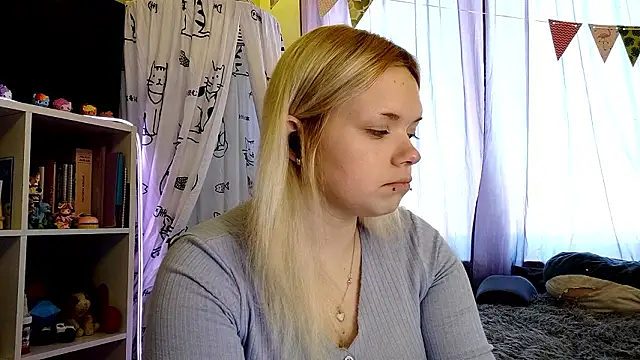 Snapshot of Karengilgun chatting on February 23, 2:17 pm Karengilgun online show from February 23, 2:17 pm