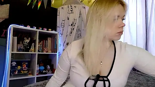 Snapshot of Karengilgun chatting on February 20, 2:08 pm Karengilgun online show from February 20, 2:08 pm