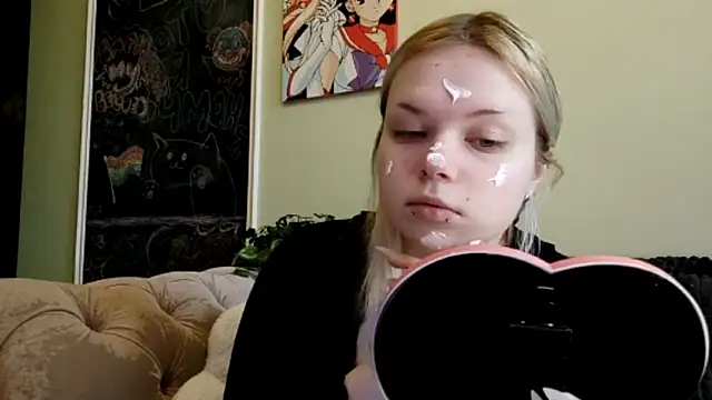 Snapshot of Karengilgun chatting on March 4, 1:19 pm Karengilgun online show from March 4, 1:19 pm