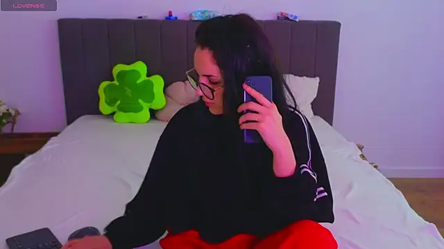 LauraDelightX online show from March 11, 6:40 am