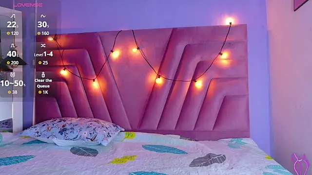 naughtyyindiann online show from April 18, 2:58 am