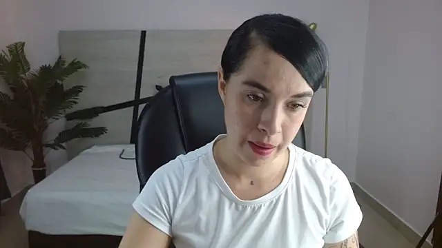 Snapshot of Anne_blake chatting on May 13, 12:01 pm Anne blake online show from May 13, 12:01 pm