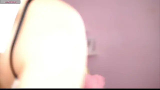 Playful Issa online show from March 21, 2:02 am