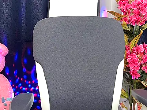 Snapshot of Loving_neha chatting on February 21, 3:52 am Loving neha online show from February 21, 3:52 am