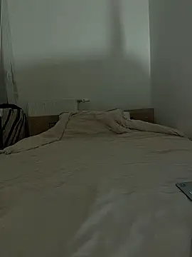  MillaCruz online show from April 2, 9:32 pm